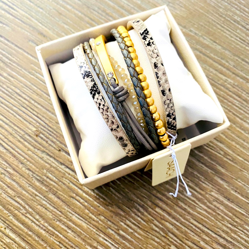 Beautiful Magnetic Cuff. Brand New!!!!
